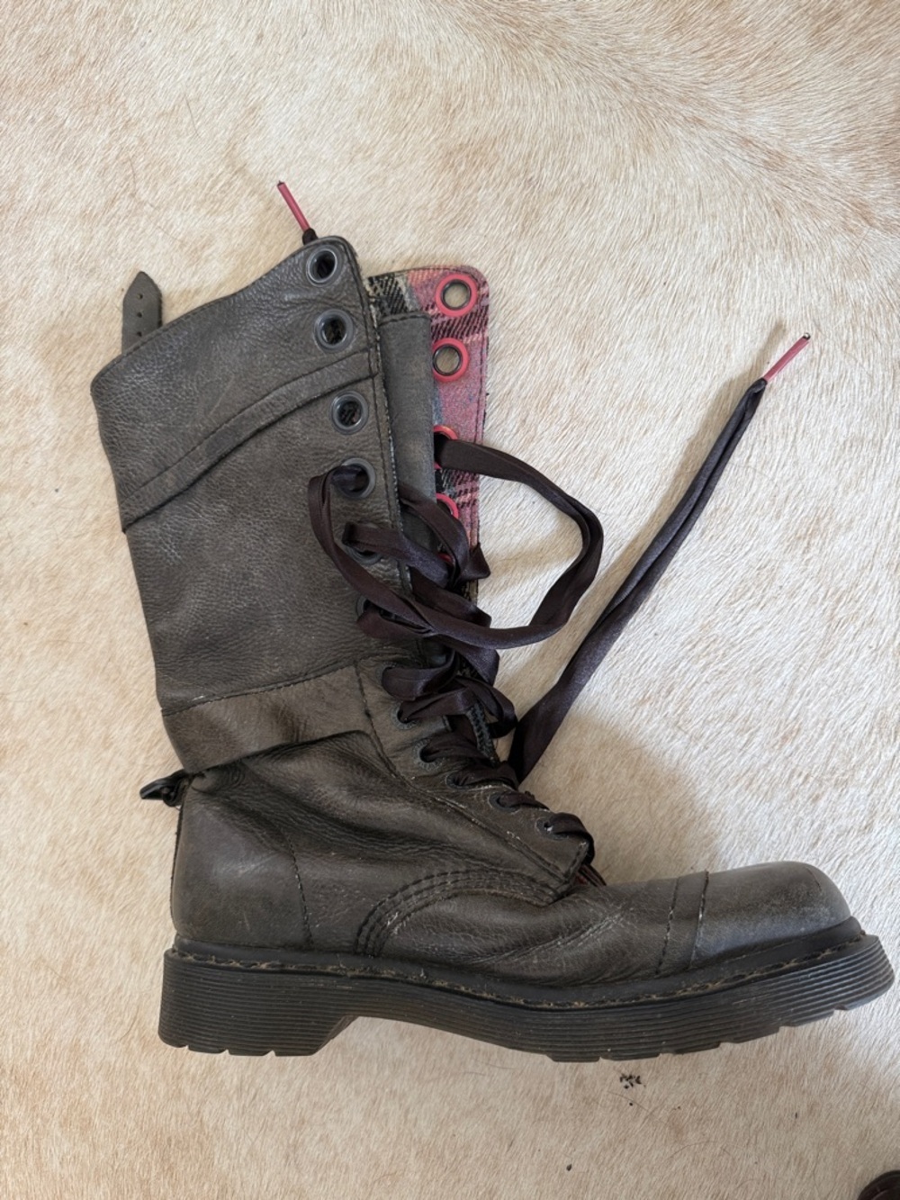 RARE Dr Martens Triumph 12107 Women US 8 EUR 39 grey black Moto Rolldown ribbon - Picture 6 of 11